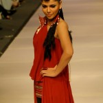 hadiqa-kiyani-in-asifa-and-nabeels-collection-at-pfdc-fashion-week-lahore-3 hadiqa-kiyani-in-asifa-and-nabeels-collection-at-pfdc-fashion-week-lahore-3