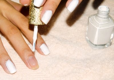How to Paint Your Nails 